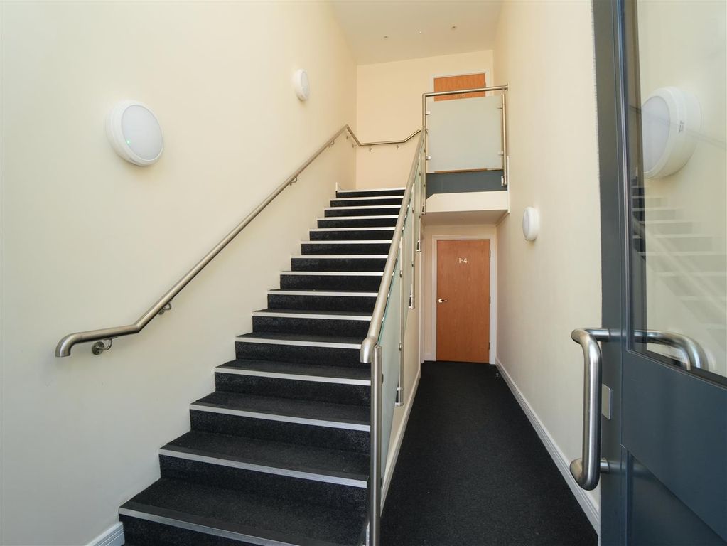 Property photo 2 of 11 Communal Stairwell