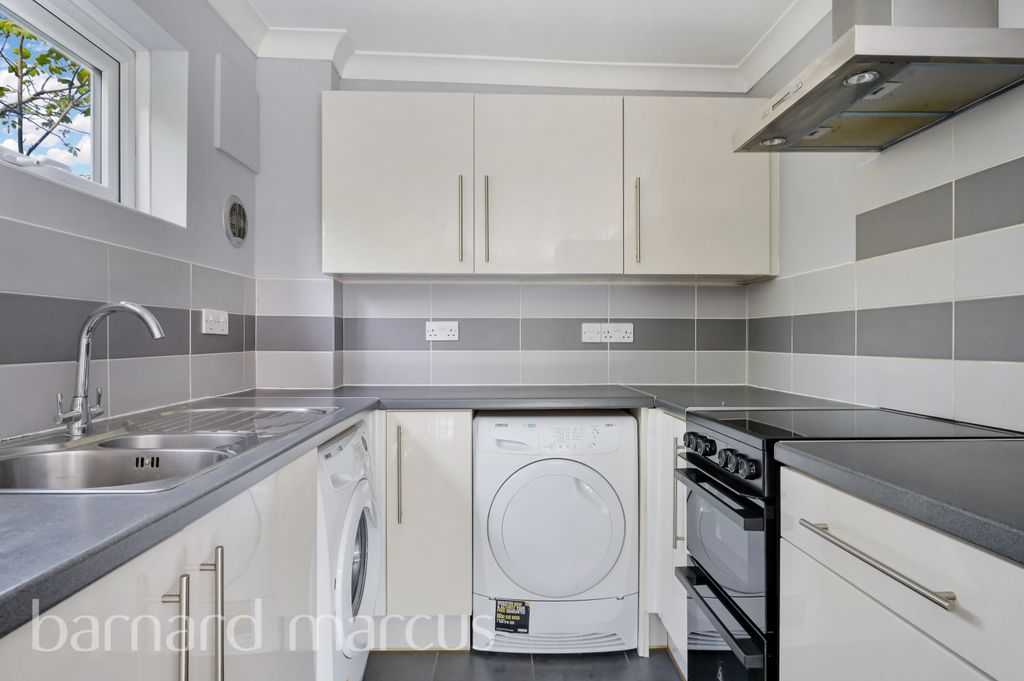 Property photo 2 of 8 Image