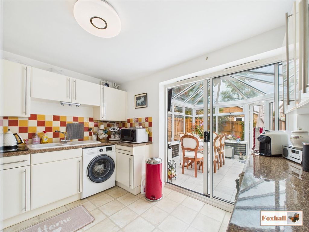 Property photo 3 of 21 Kitchen