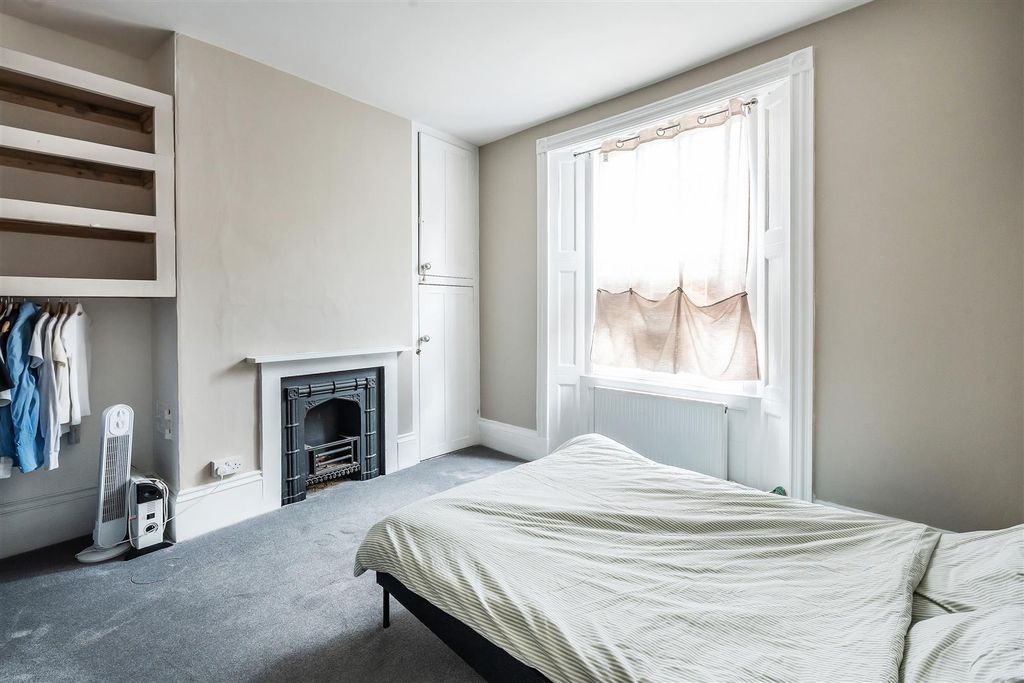 Property photo 3 of 9 Flat-2-16-South-Street-1.Jpg