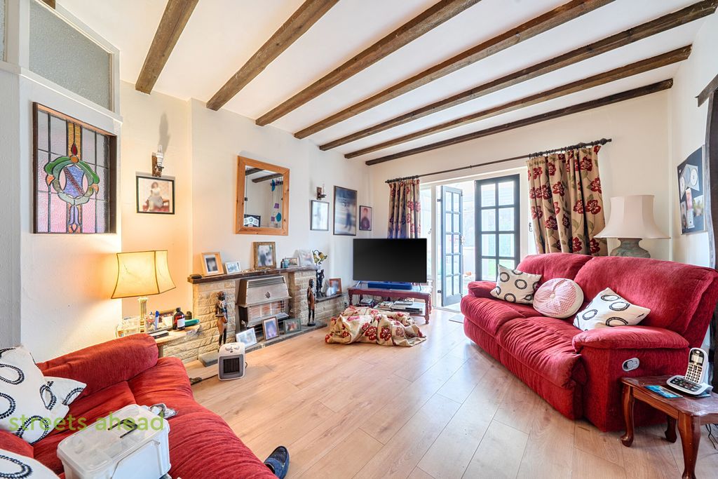 Property photo 3 of 17 243cd90c-1c8F-403...