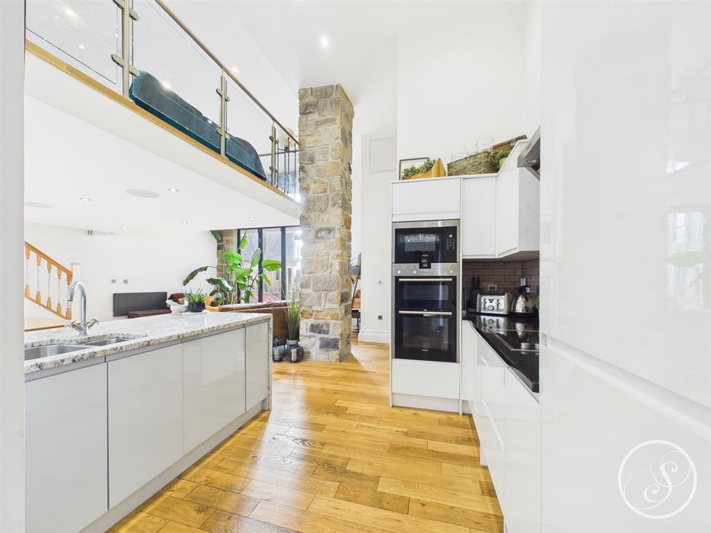 Property photo 2 of 27 Kitchen