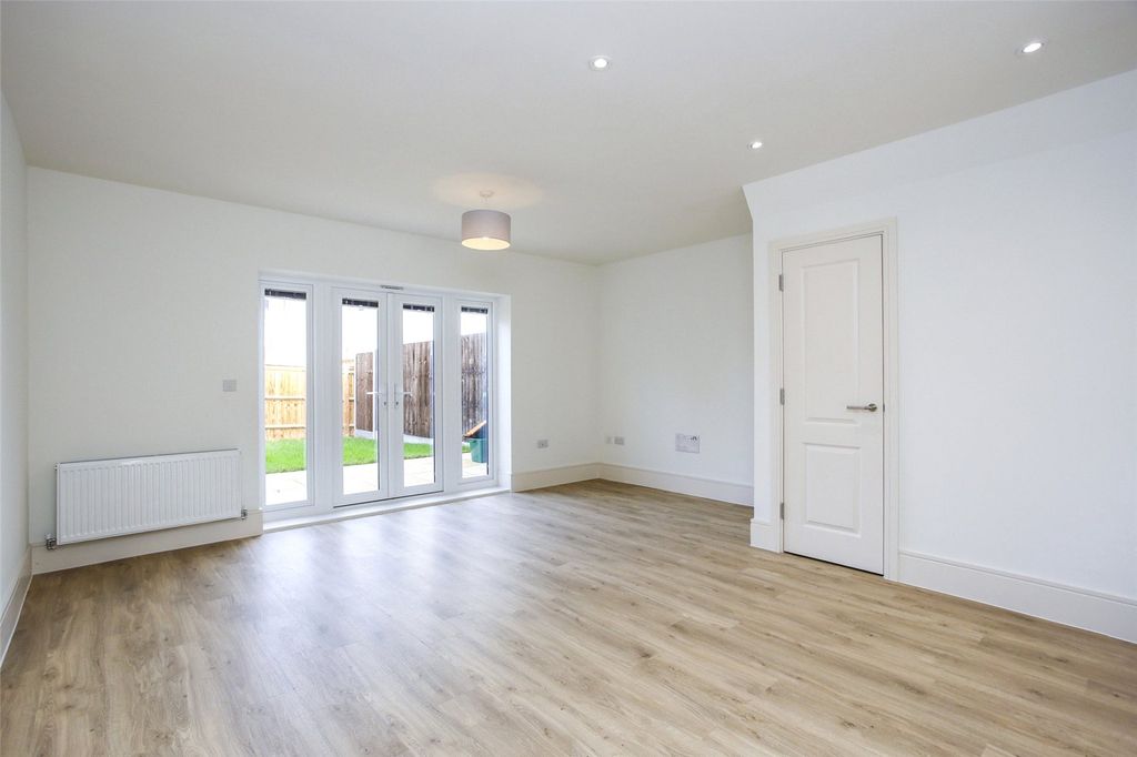 Property photo 2 of 13 Picture No. 11