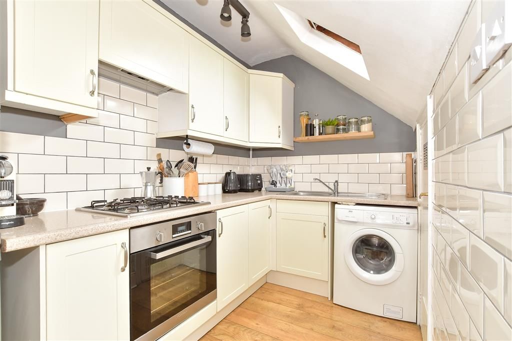 Property photo 3 of 9 Kitchen