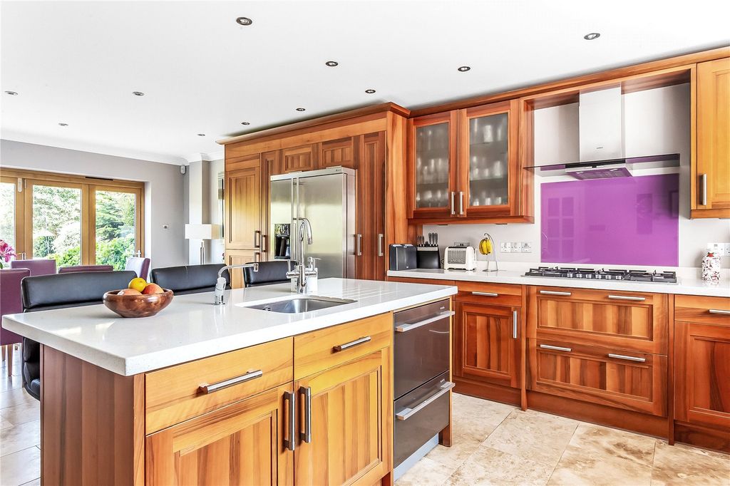 Property photo 2 of 17 Kitchen