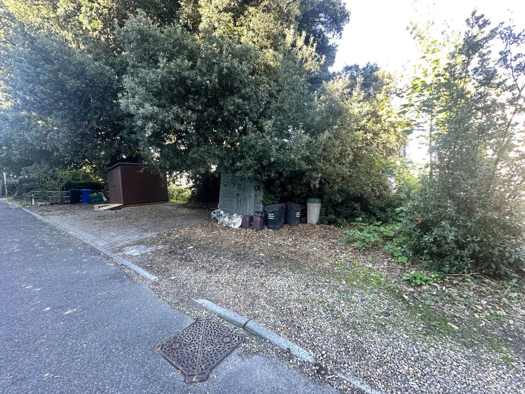 Property photo 2 of 8 Picture No. 09