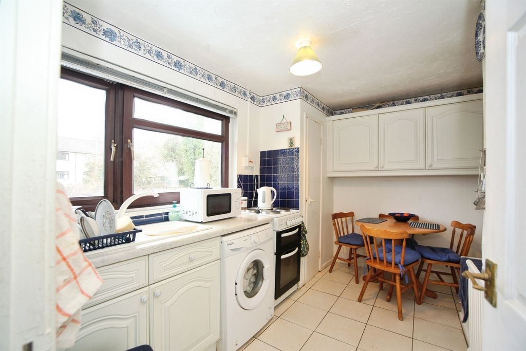 Additional image 5 of 2 bed flat for saleThe Crescent, Machen, Caerphilly CF83