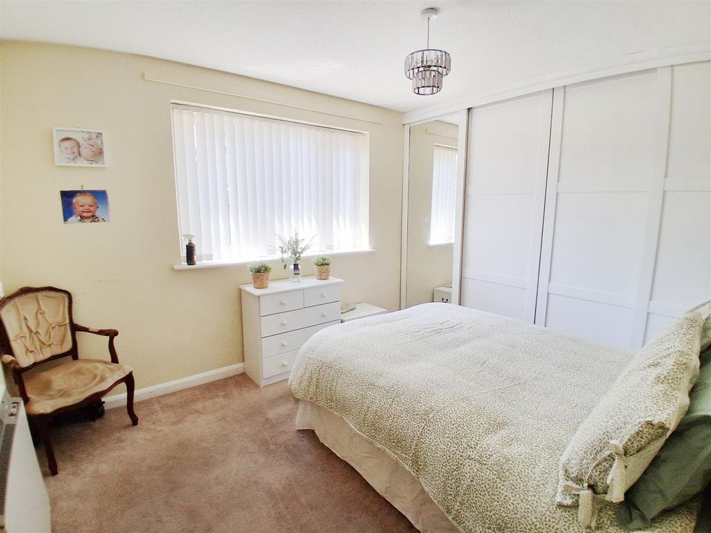 Property photo 3 of 9 4