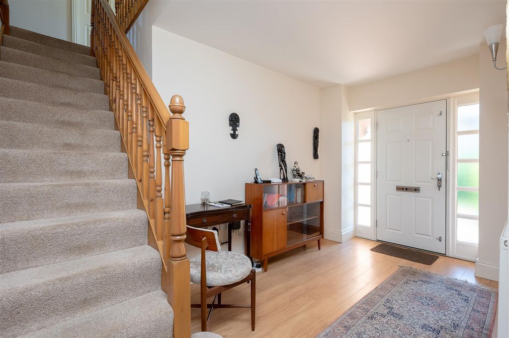 Property photo 3 of 17 Hallway
