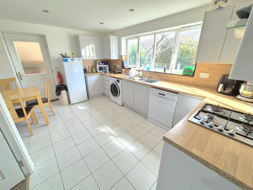 Property photo 2 of 19 Image