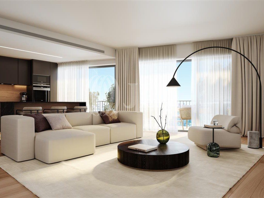 Property photo 1 of 19 4 Bedroom Apartment With Parking, Campo Grande, Lisbon