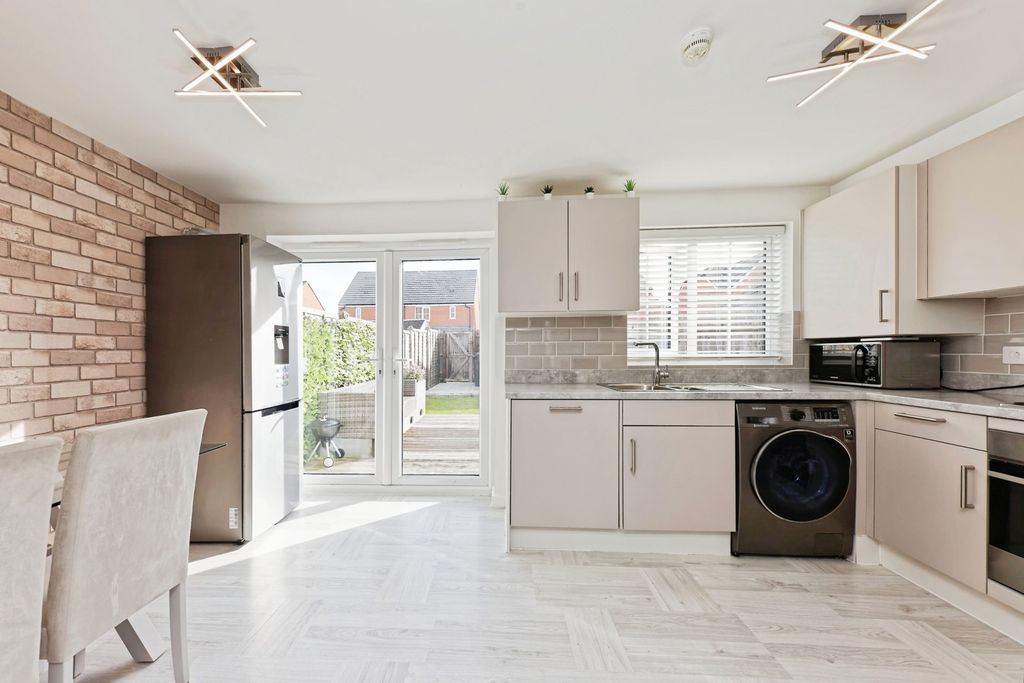 Property photo 3 of 16 Photo