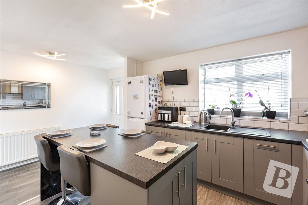 Property photo 3 of 17 Kitchen