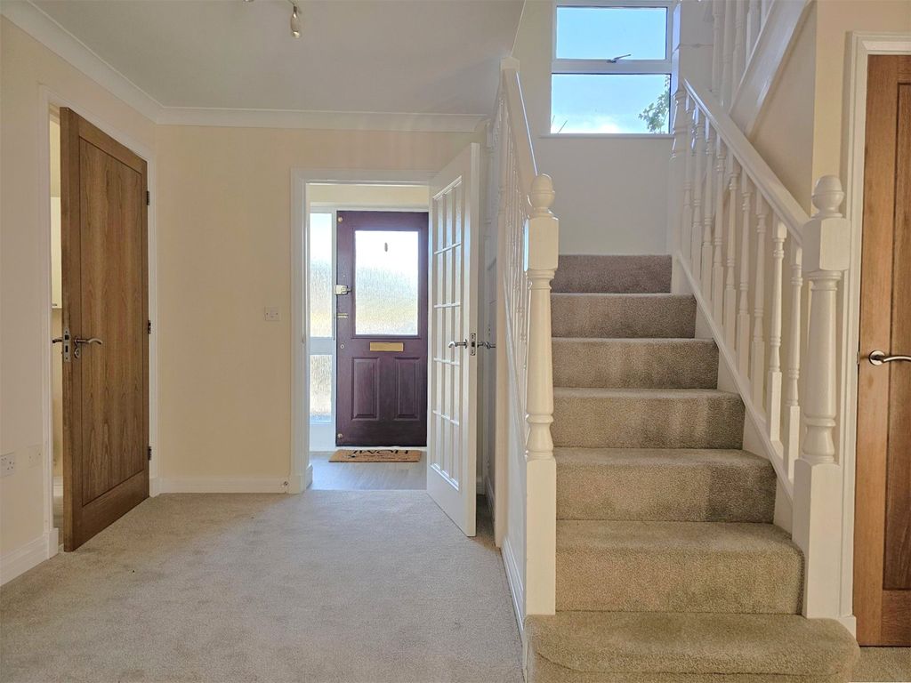 Property photo 2 of 24 Entrance Hall