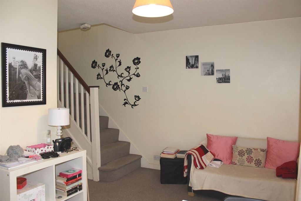 Property photo 2 of 9