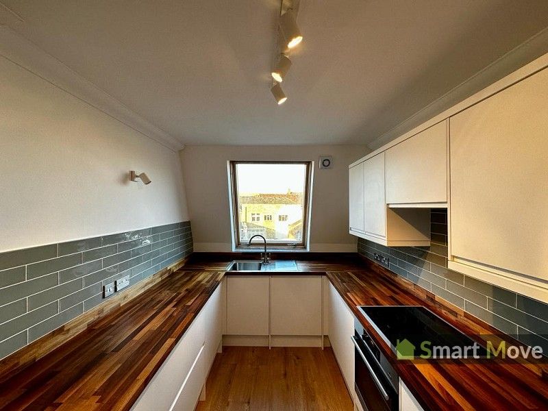 Property photo 3 of 14 Kitchen