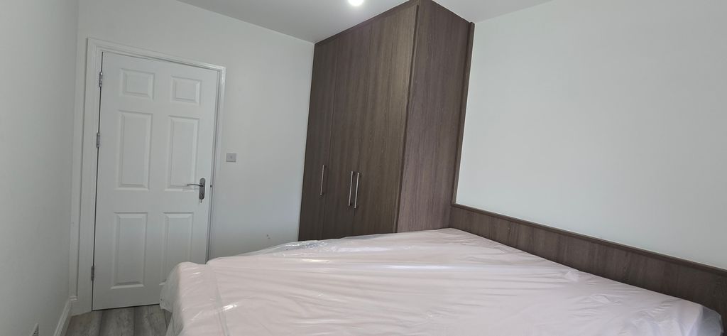 Property photo 2 of 27