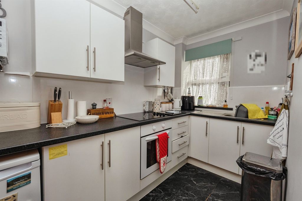 Property photo 2 of 22