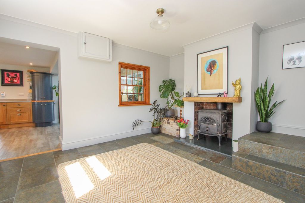 Property photo 3 of 40
