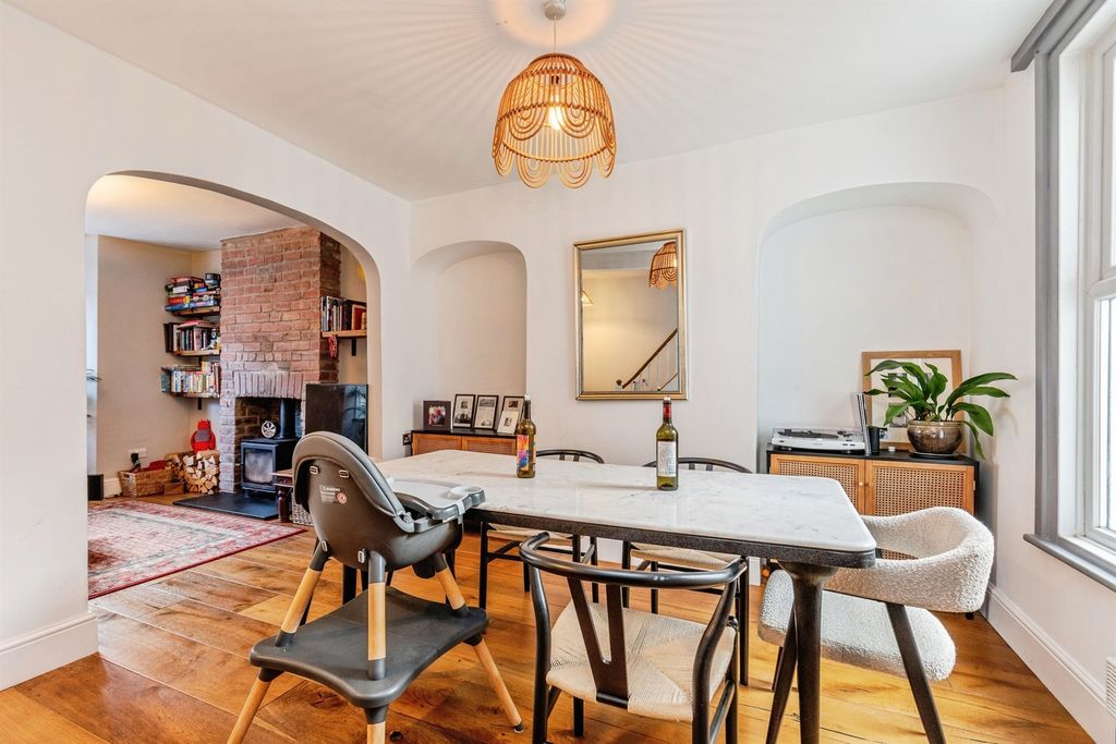 Property photo 3 of 17