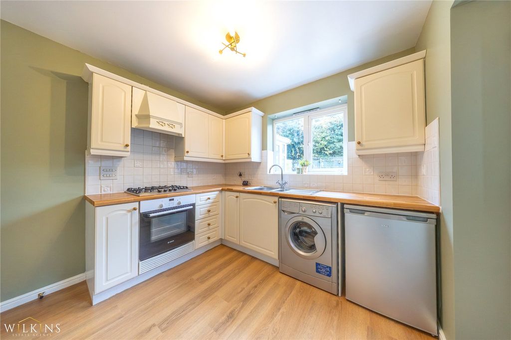 Property photo 2 of 33 Picture No. 11