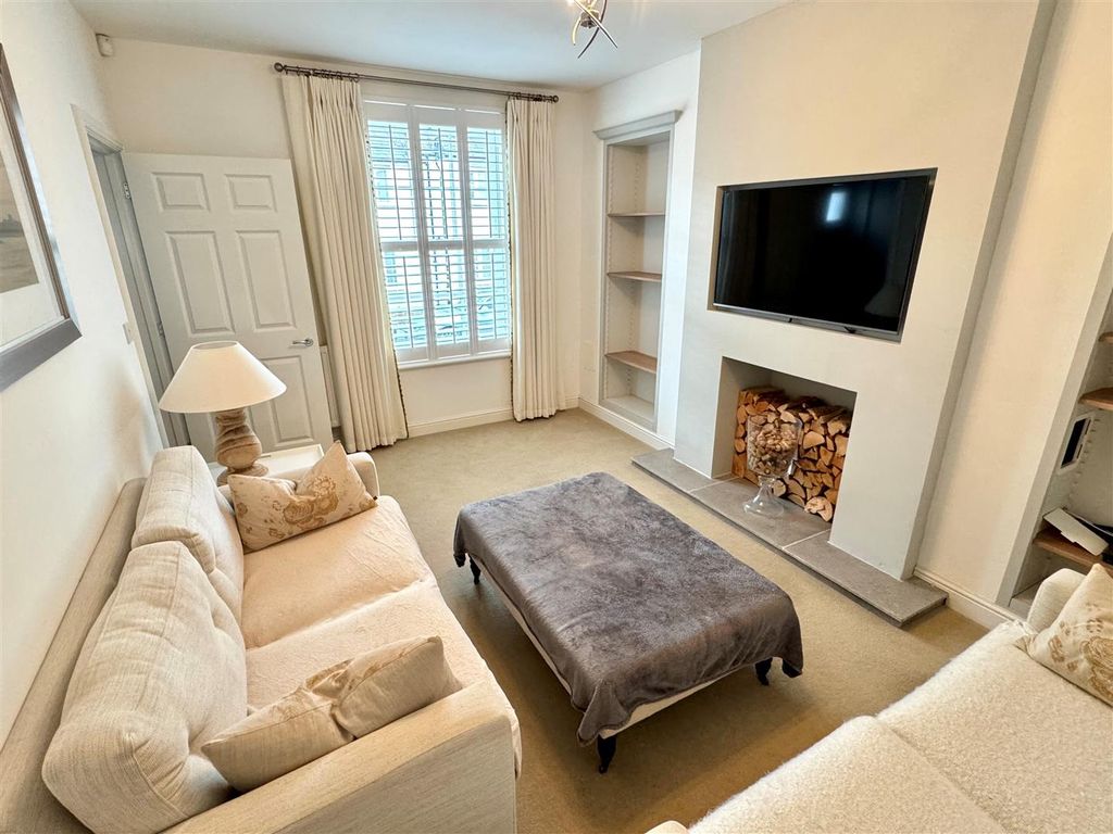 Property photo 2 of 15 27 Stret Caradoc Lounge