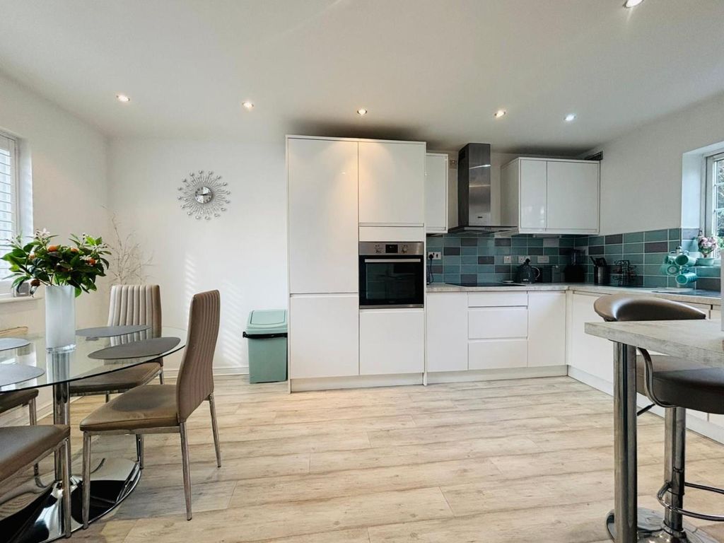 Property photo 2 of 13 Original-A6C7C7A8-3369-4B2E-A346-30A6D16D519B.Jpeg