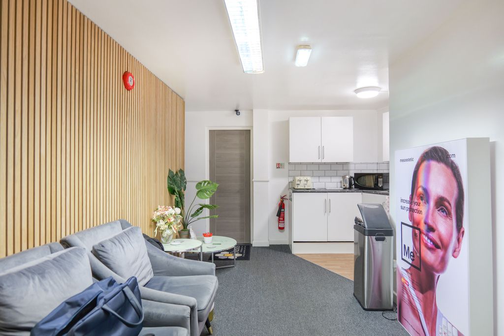 Property photo 2 of 28