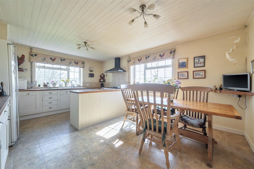 Property photo 3 of 20 Kitchen Diner