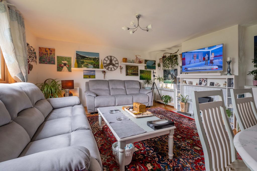 Property photo 2 of 30