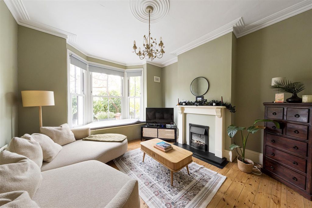 Property photo 1 of 20 Woodland Road, E4