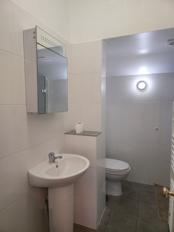 Property photo 3 of 11 Ensuite