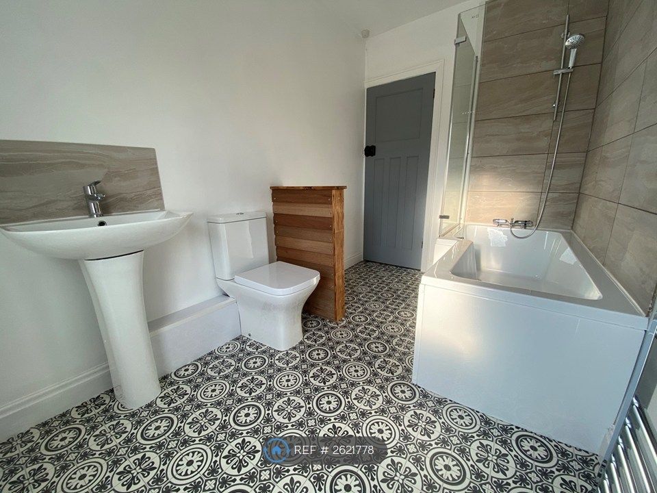 Property photo 2 of 6 Bathroom