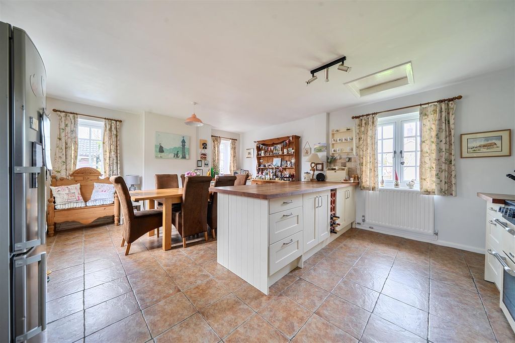 Property photo 2 of 16 Kitchen/Dining Room