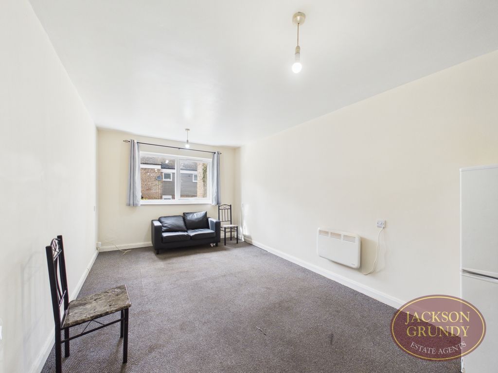 Property photo 2 of 8 Spenfield Court