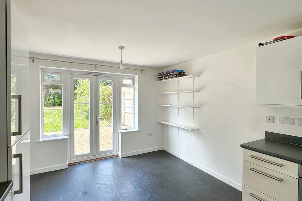 Property photo 3 of 11 82189Aac-F781-41D5-9A14-3856Bef45Cce