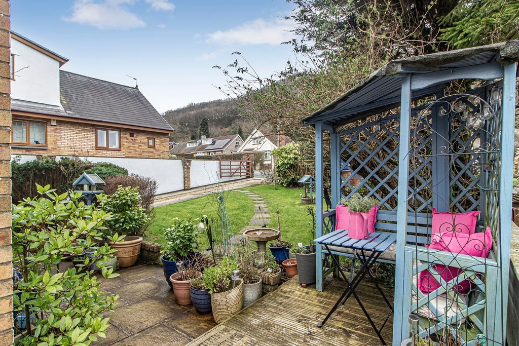 Property photo 2 of 31