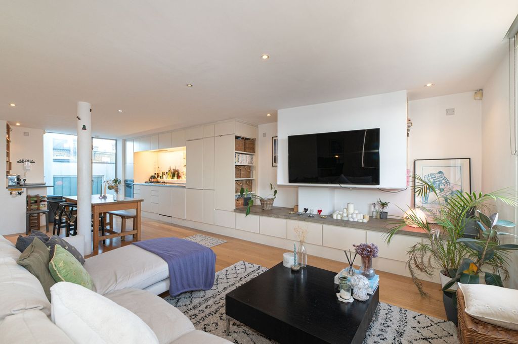 Property photo 3 of 31