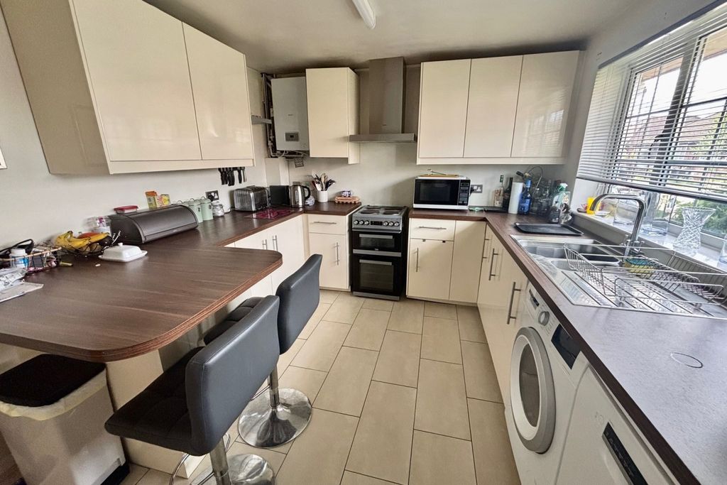 Property photo 3 of 8 Kitchen
