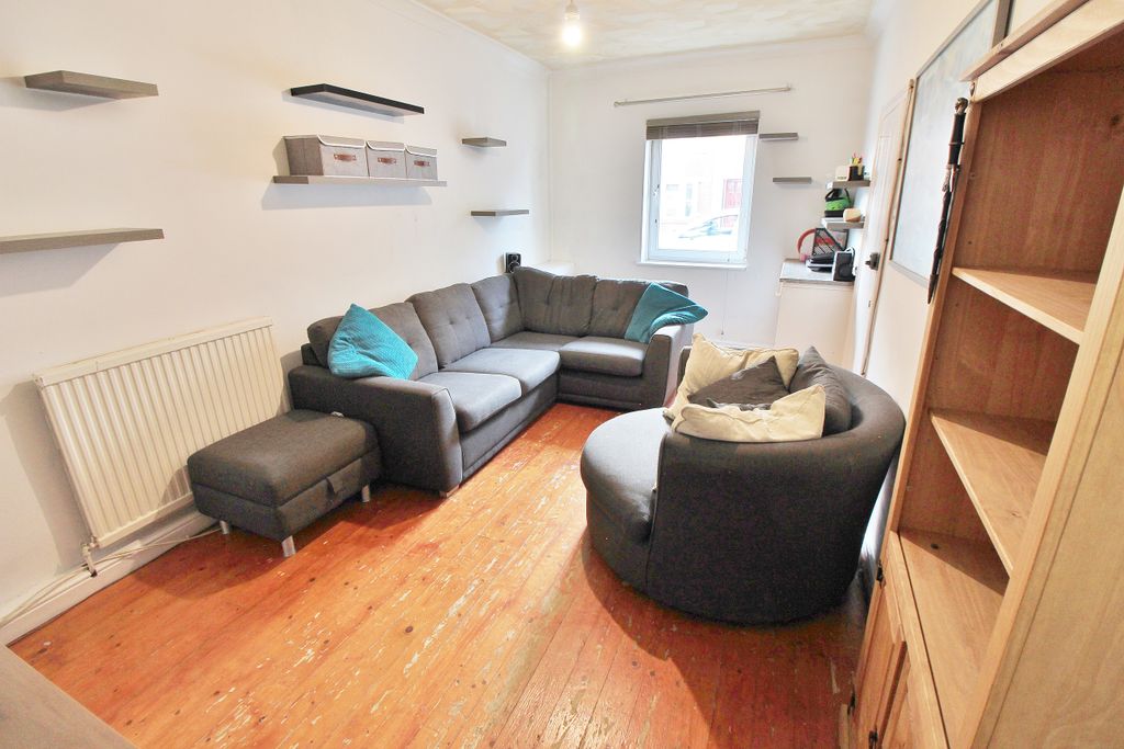 Property photo 2 of 17
