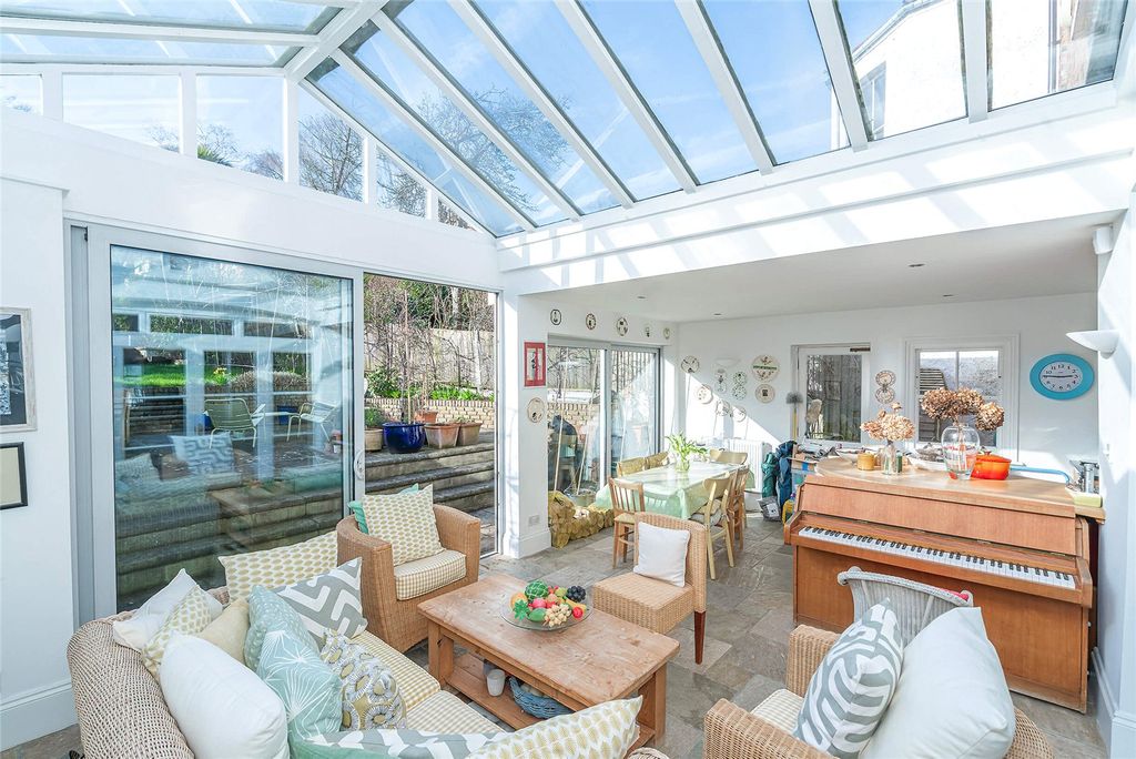 Property photo 3 of 52 Conservatory W