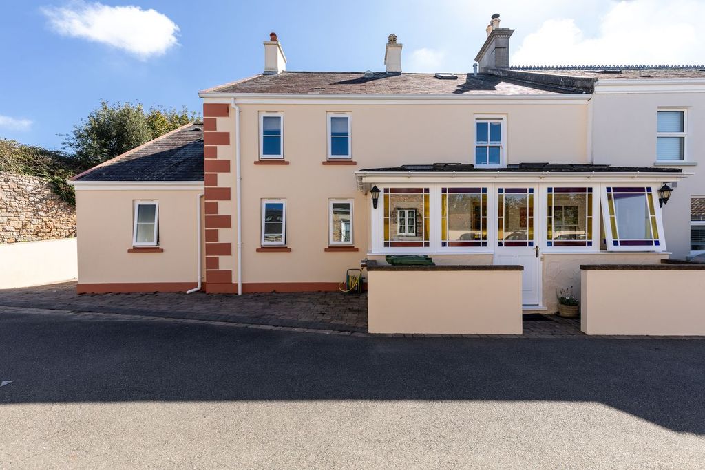 Property photo 1 of 36