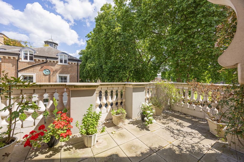 Property photo 2 of 16 Balcony