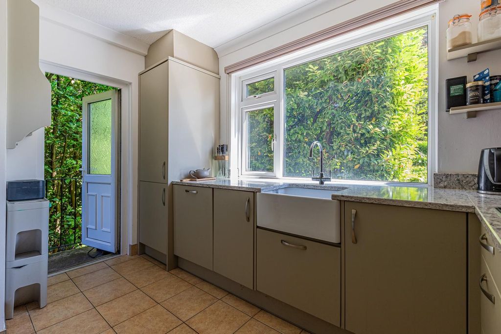 Property photo 3 of 19 Ashford 4-8.Jpg