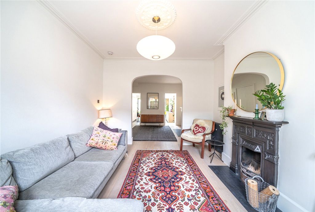 Property photo 3 of 17 Reception