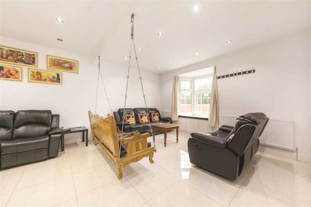 Property photo 2 of 21