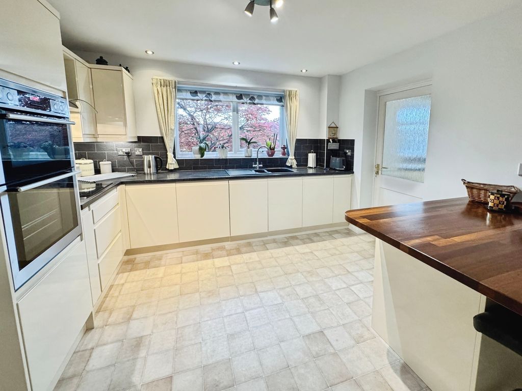 Property photo 2 of 15 Photo 12