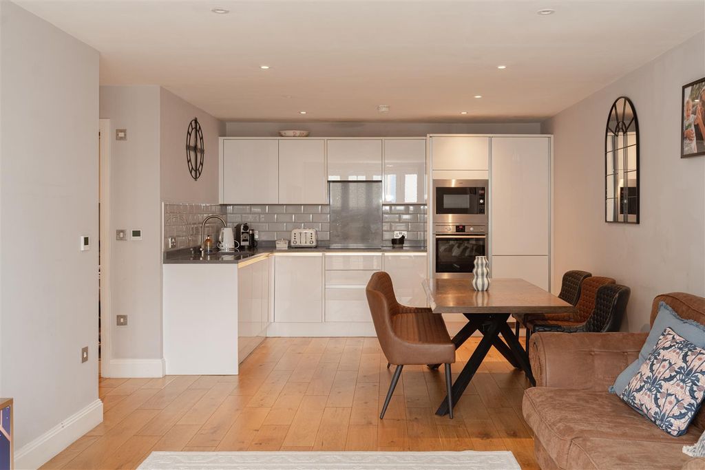 Property photo 1 of 12 8.Jpg