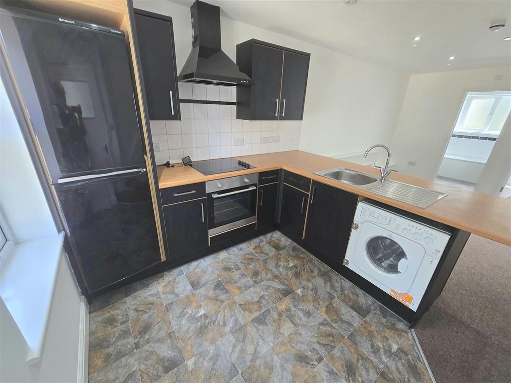 Property photo 3 of 9 Lounge Kitchenette