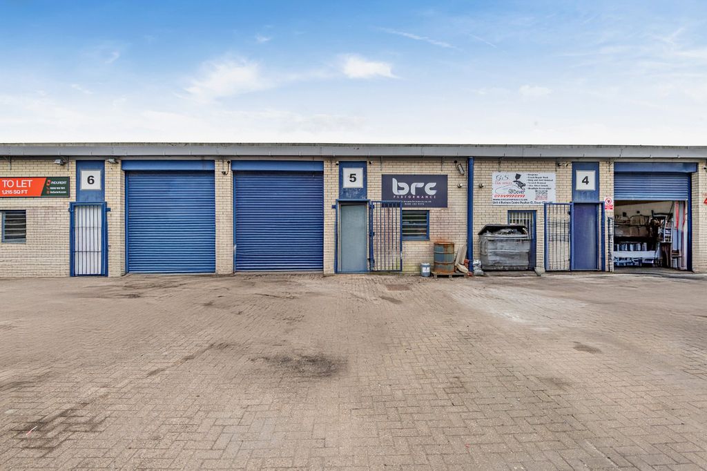 Property photo 1 of 24 Picture No. 12